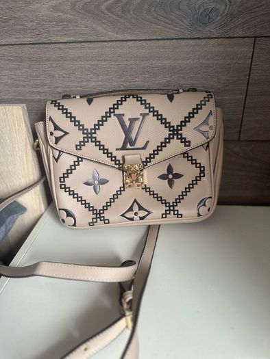 Handbag style
