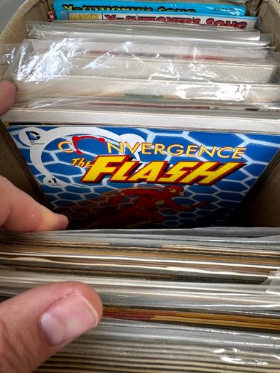Marvel, DC & Indie Medium Comic Box w 180 comics for Sale