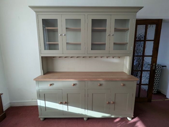 Neptune Dresser