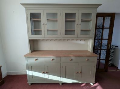 Neptune Dresser