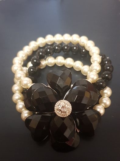 3 Pearl Flower Bracelet