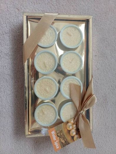 Eight tealight candles