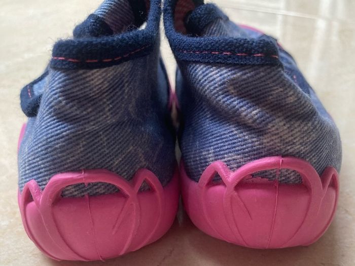 Girls denim sandals size 23