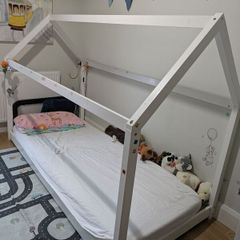 Montessori toddlers Bed Frame - Immediate collection