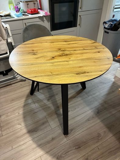 table and chairs
