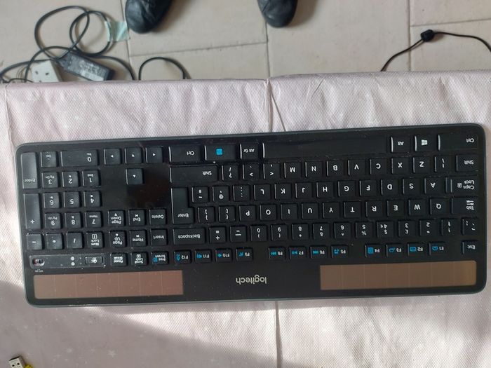 Logitech Wireless Solar Keyboard K750, excellent cosmetic condition, without  tiny Logitech Unifying receiver