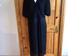 Boohoo Black pleated v neck midi dress Uk 20 postage included