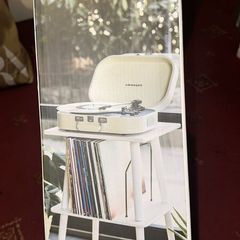 Vinyl record player