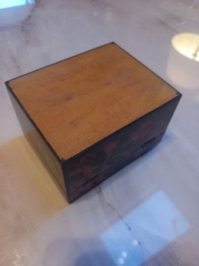 Tortoise shell antique trinket box, probably French, stunning, D18 free reg post