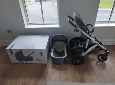 Uppababy Vista V2 Pushchair and Carrycot
