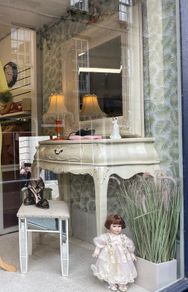 dressing table and mirror