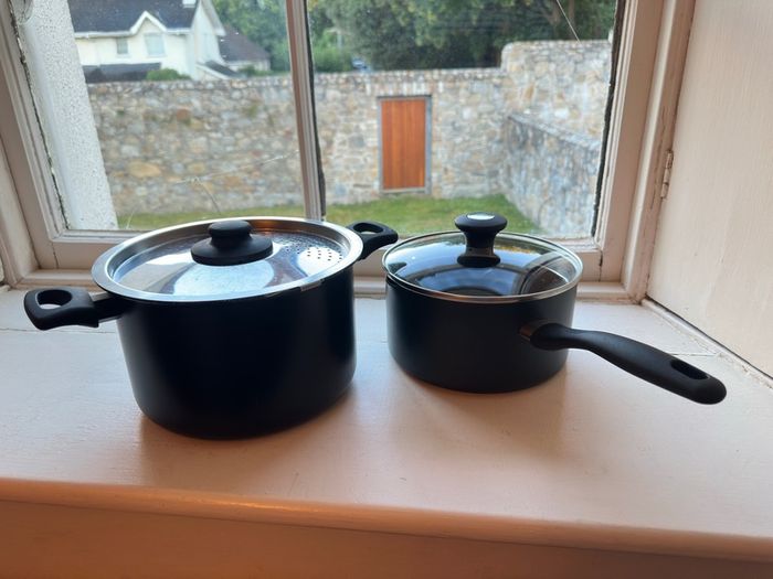 Pots & Kitchen Set