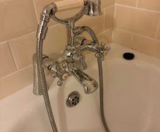 Cast iron bath (mixer not included)