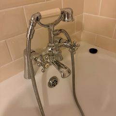 Cast iron bath (mixer not included)