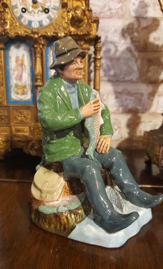 Royal Doulton figurine "A good catch"