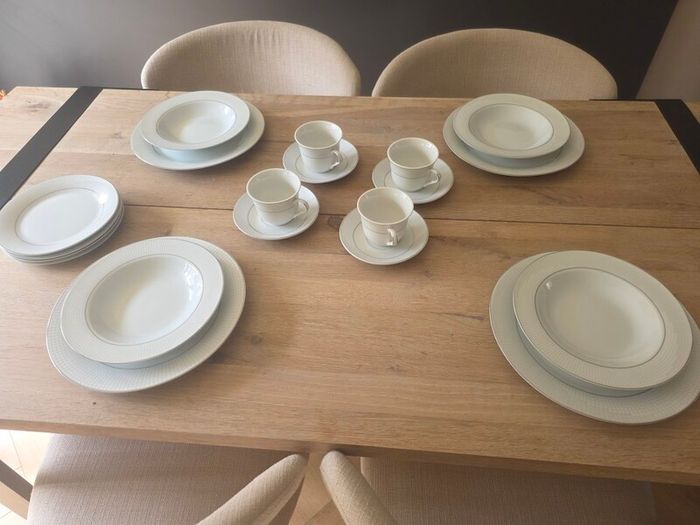 Tipperary Crystal Porcelain Dinner Set Excellent Condition