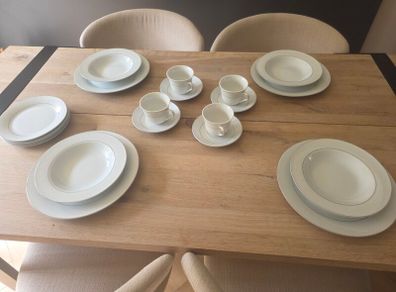 Tipperary Crystal Porcelain Dinner Set Excellent Condition