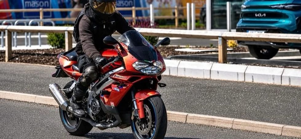 2001 Aprilia sl 1000 falco