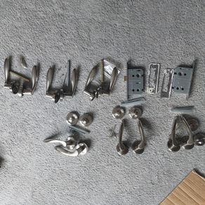 8 set of door locks/handles - 5euro each