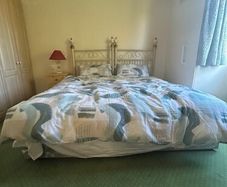Metal headboard Single Bed x 2  (Frame, mattress & Headboard)