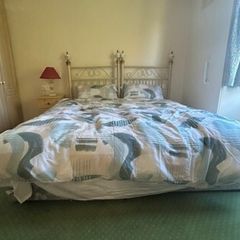 Metal headboard Single Bed x 2  (Frame, mattress & Headboard)