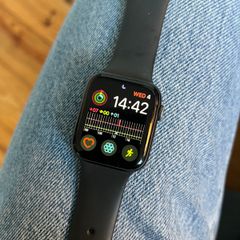 Apple Watch Series 4 44mm Nike+ with charging dock