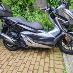 Honda forza 300