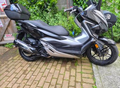 Honda forza 300