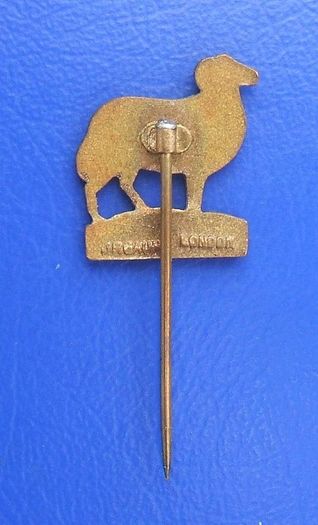 YOUNGS RAM BREWERY (Wandsworth, London) - promotional enamel stickpin badge (1950's / 1960's)