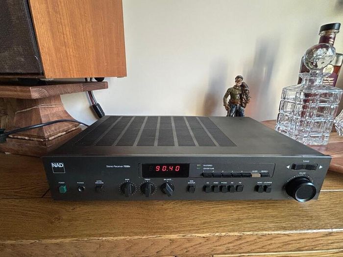 NAD Electronics 7020e Stereo Receiver with AM/FM Tuner