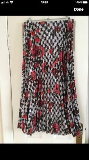 Ladies stunning skirt size M