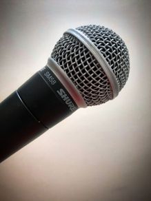 Shure sm58 mic as new, clip, foam and cable - 75 euros