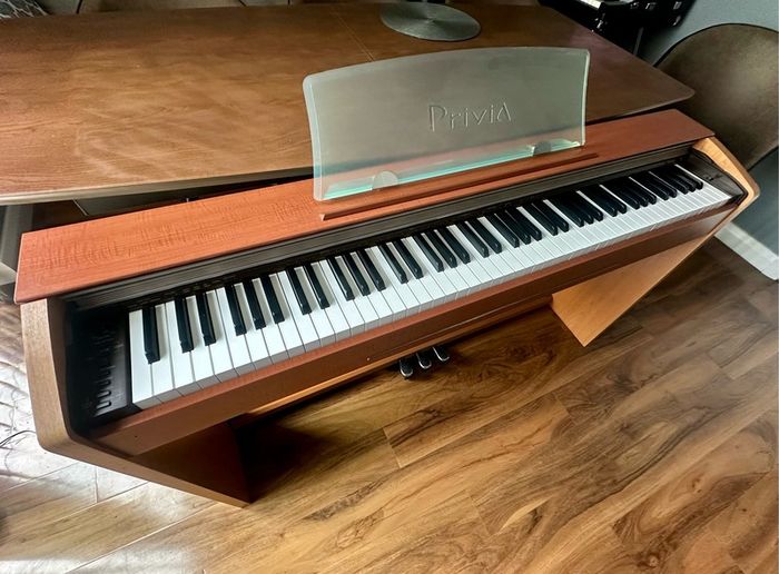 Casio Privia PX-720 Digital/Electric Piano in cherrywood