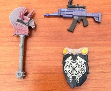 Fortnite Weapons and Shield