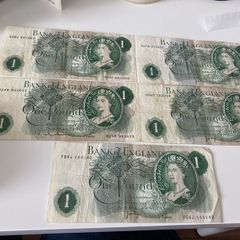 One Pound Banknotes x 5