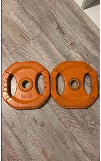 2x 5kg plates with ez bar