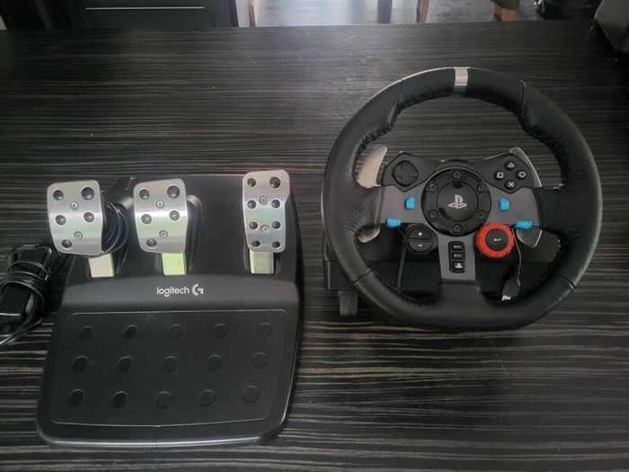 Logitech G29 Racing Wheel & Pedals