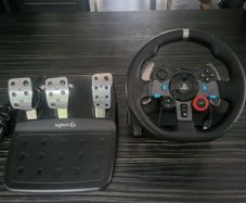 Logitech G29 Racing Wheel & Pedals