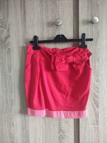 Red skirt mini fits Xs s worn once with bow