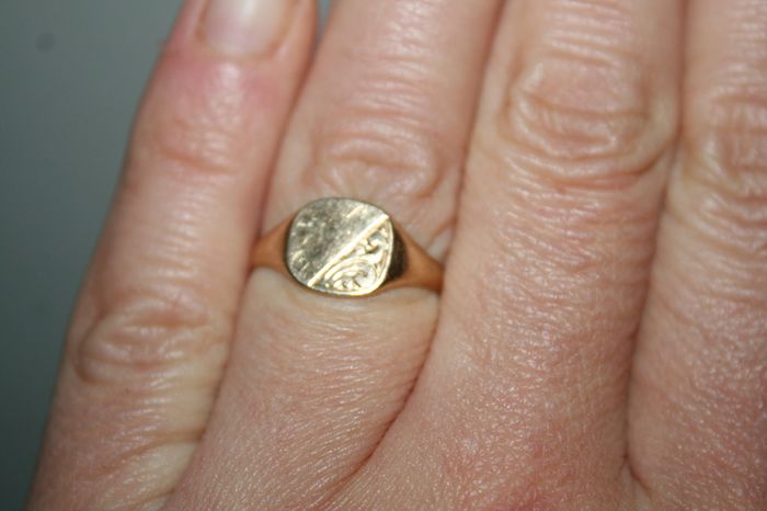 9ct Oval Signet Ring Yellow Gold Mens Ring 375 - 1,6g