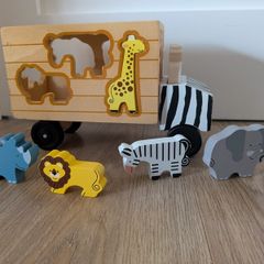 Melissa and Doug safari truck