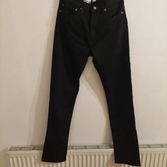 Mens Levis 502" Taper Jeans in black.