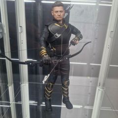 hot toys hawkeye not spider man not batman