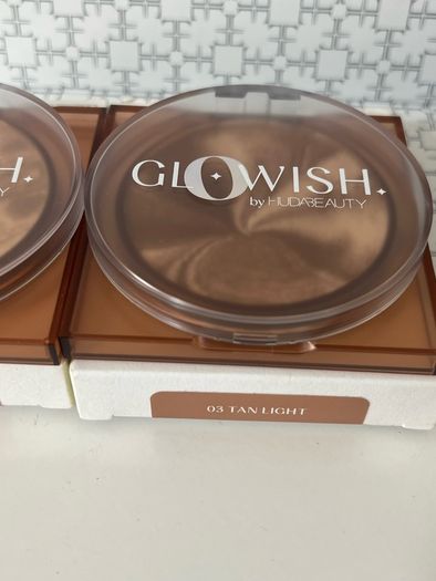 Huda Beauty Glowish Soft Radiance Bronzing Powders Brand New