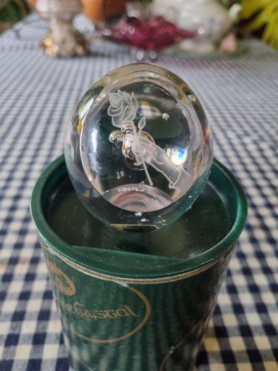 Tyrone Crystal Art Glass Paperweight
