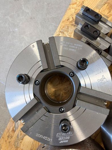 Kitagawa BB208 3 jaw hydraulic chuck,