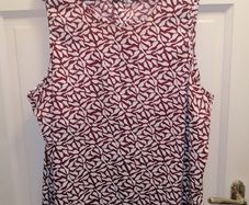 Red and white tear design blouse size 22