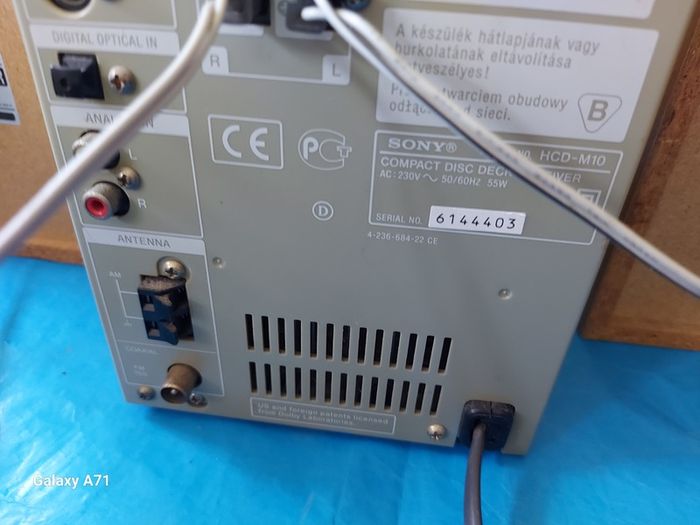 Sony CMT-M100MD Micro Hi-Fi Component System with Speakers, in excellent condition, Radio, CD and Tape working fine,