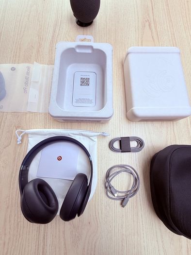 Beats Studio Pro Wireless Headphones Navy Brand New Apple Replacement