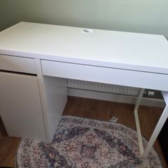 Desk / dressing table